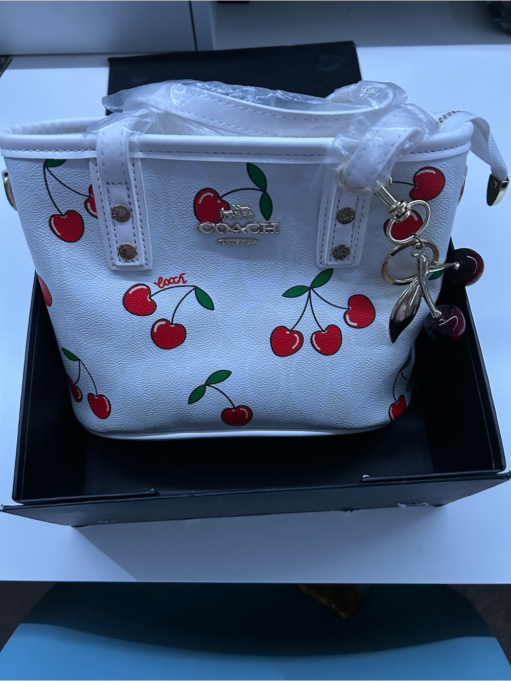 Women’s Coach Bag - Picture 2 of 12